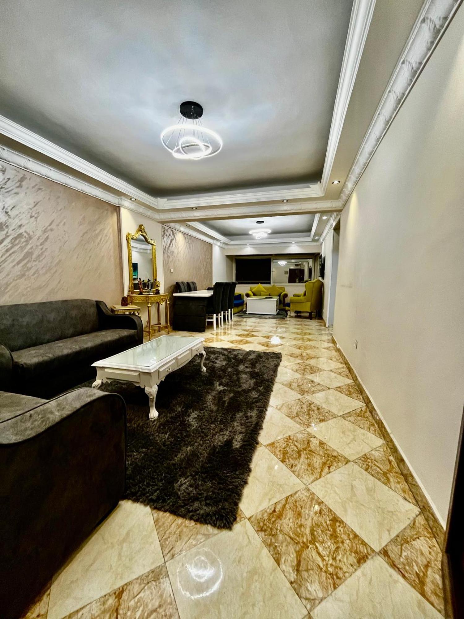 شقه مفروشه بالزمالك Apartment Cairo